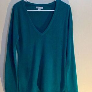 Green V-neck sweater made by New York & Company size small